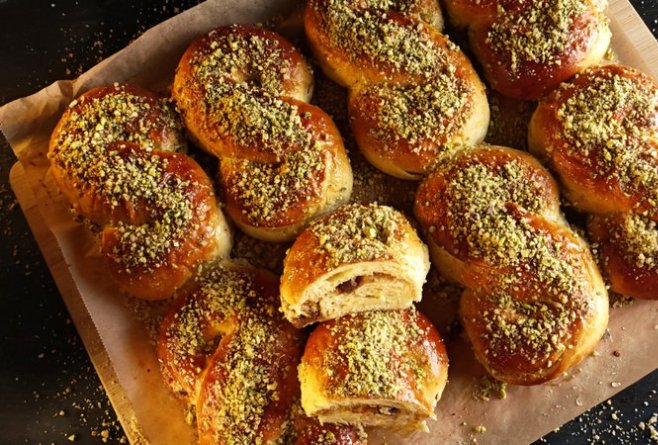 Mucenici moldovenești cu cremă de nucă și ciocolată – super pufoși și delicioși