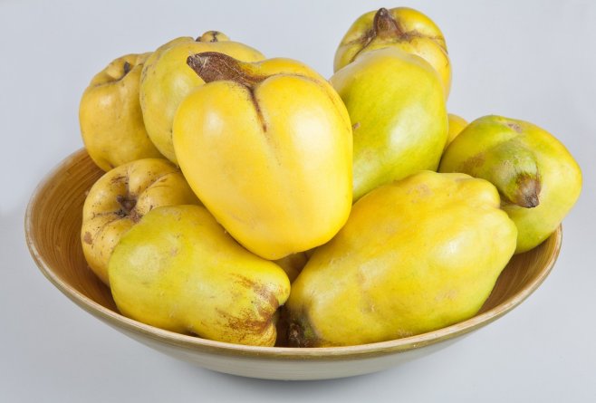 Deserturi si mancaruri cu gutui: Arome de toamna intr-un singur fruct