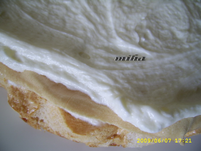 Tort merengue cu crema de lamaie