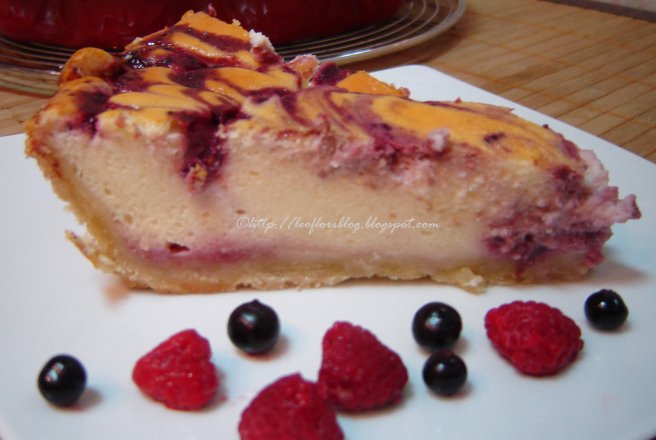 Tarta cu branza dulce si fructe de padure