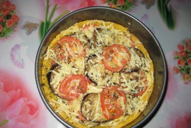 Pizza din mălai cu vinete