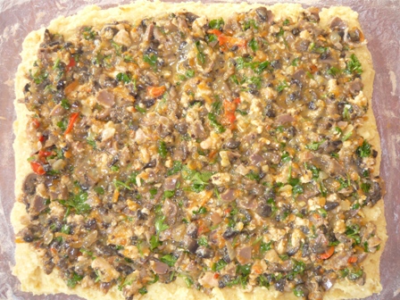 Rulada de cartofi cu carne tocata si ciuperci