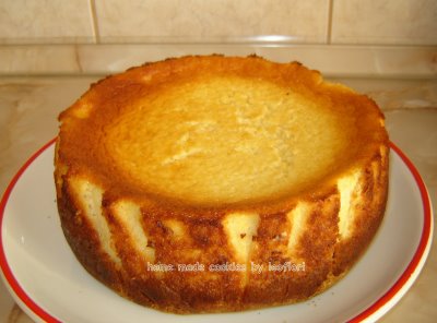 Tort cu piersici si crema de branza