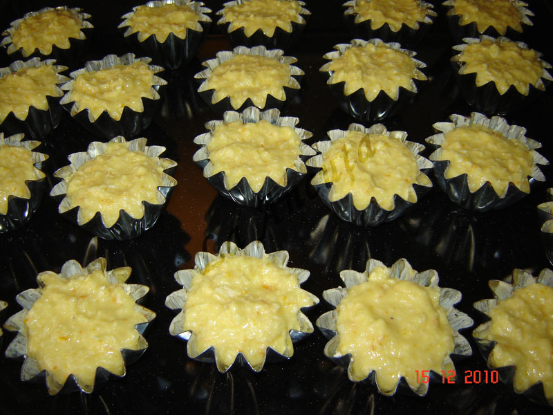 Muffins cu portocala si nuca de cocos