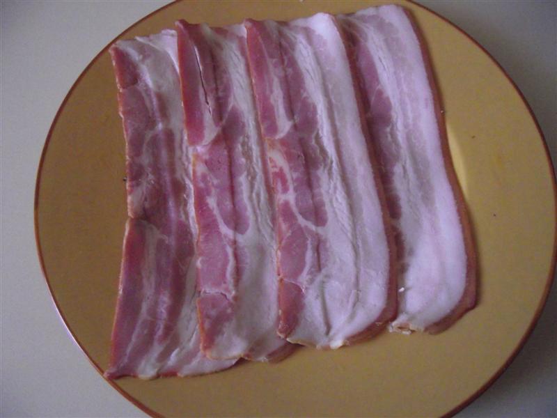 Rulouri din piept de pui cu bacon