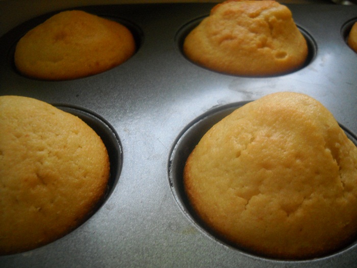 Cupcakes cu lemon curd