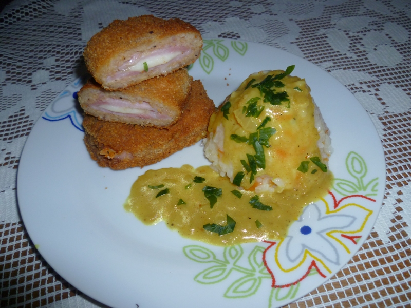 Cordon bleu  cu orez in sos de curry