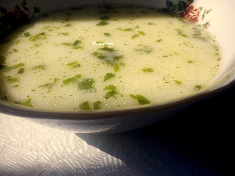 Ciorba de spanac, loboda si salata verde cu omleta