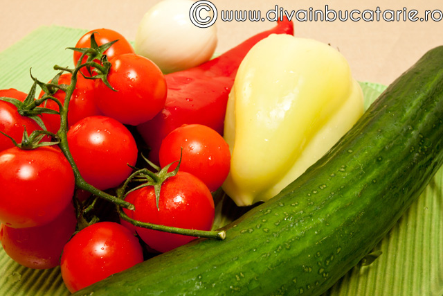 Salata de rosii si castraveti cu branza - Shopska Salad