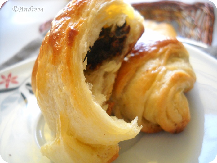 Croissante cu ciocolata