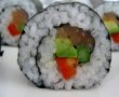 Maki Sushi cu sparanghel, avocado si somon afumat-1