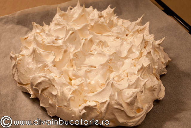 Pavlova cu capsune