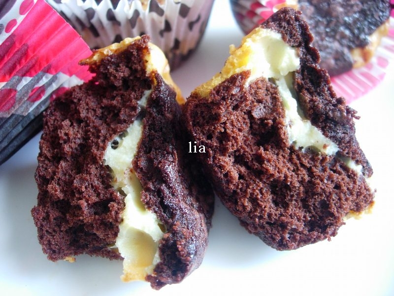 Black and white muffins