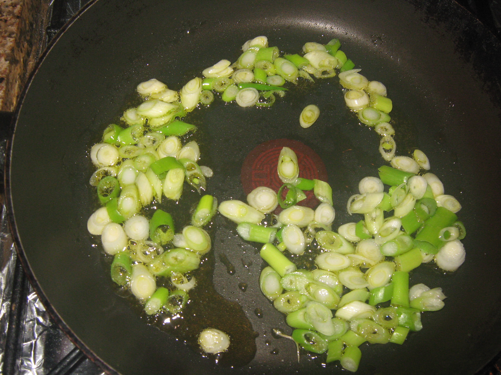 Salata de laptuci cu ceapa verde si nuci