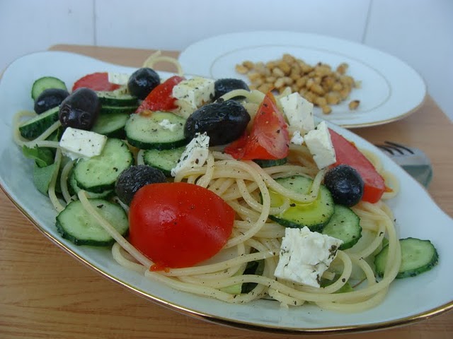 Salata greceasca cu spaghetti