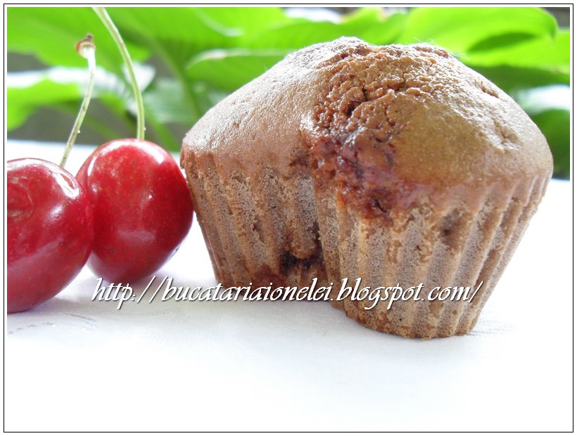 Muffins cu cacao si visine