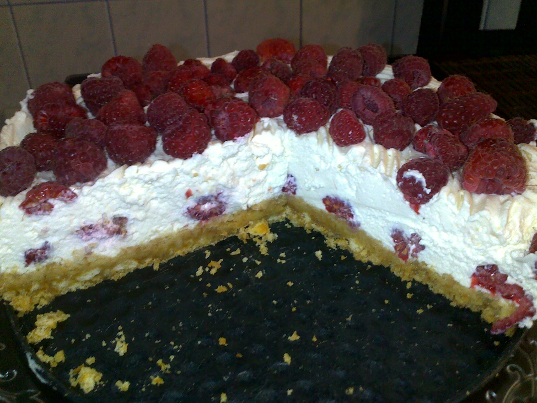 Tort cheesecake cu zmeura