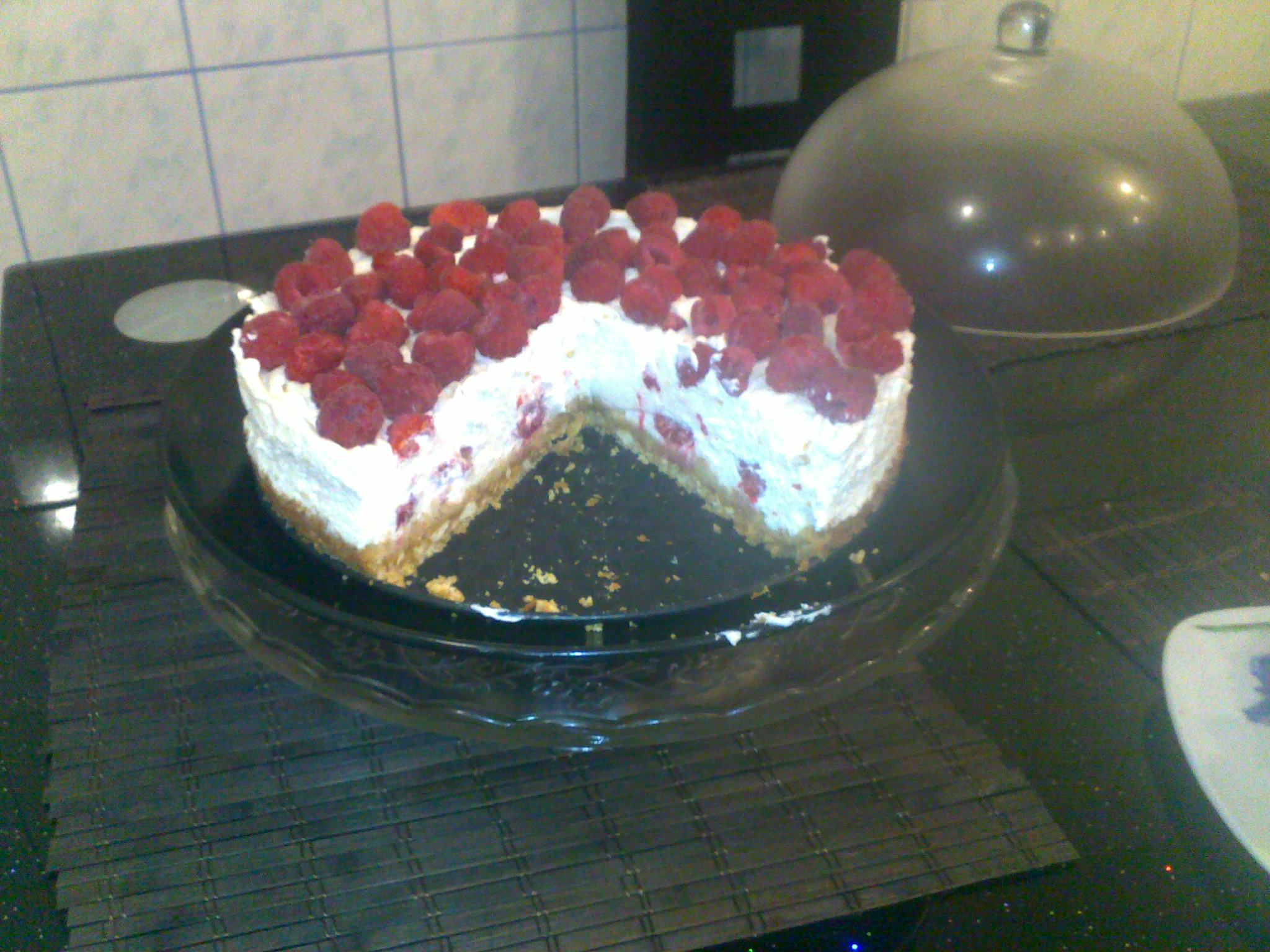 Tort cheesecake cu zmeura