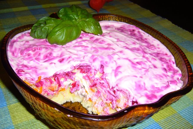 Salata de sfecla rosie si peste marinat