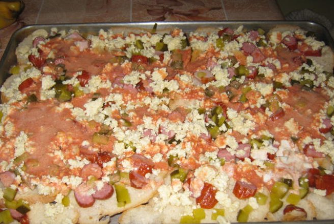 Pizza cu blat de paine