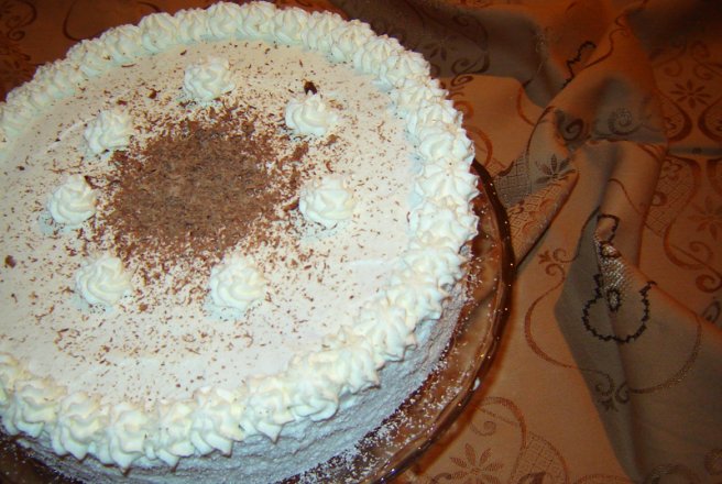 Tort cu crema dubla de ciocolata