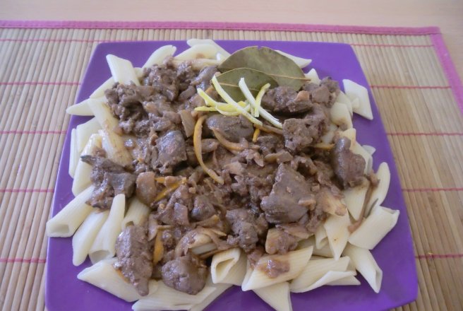 Higado  pollo con penne (Ficat de pui cu paste)