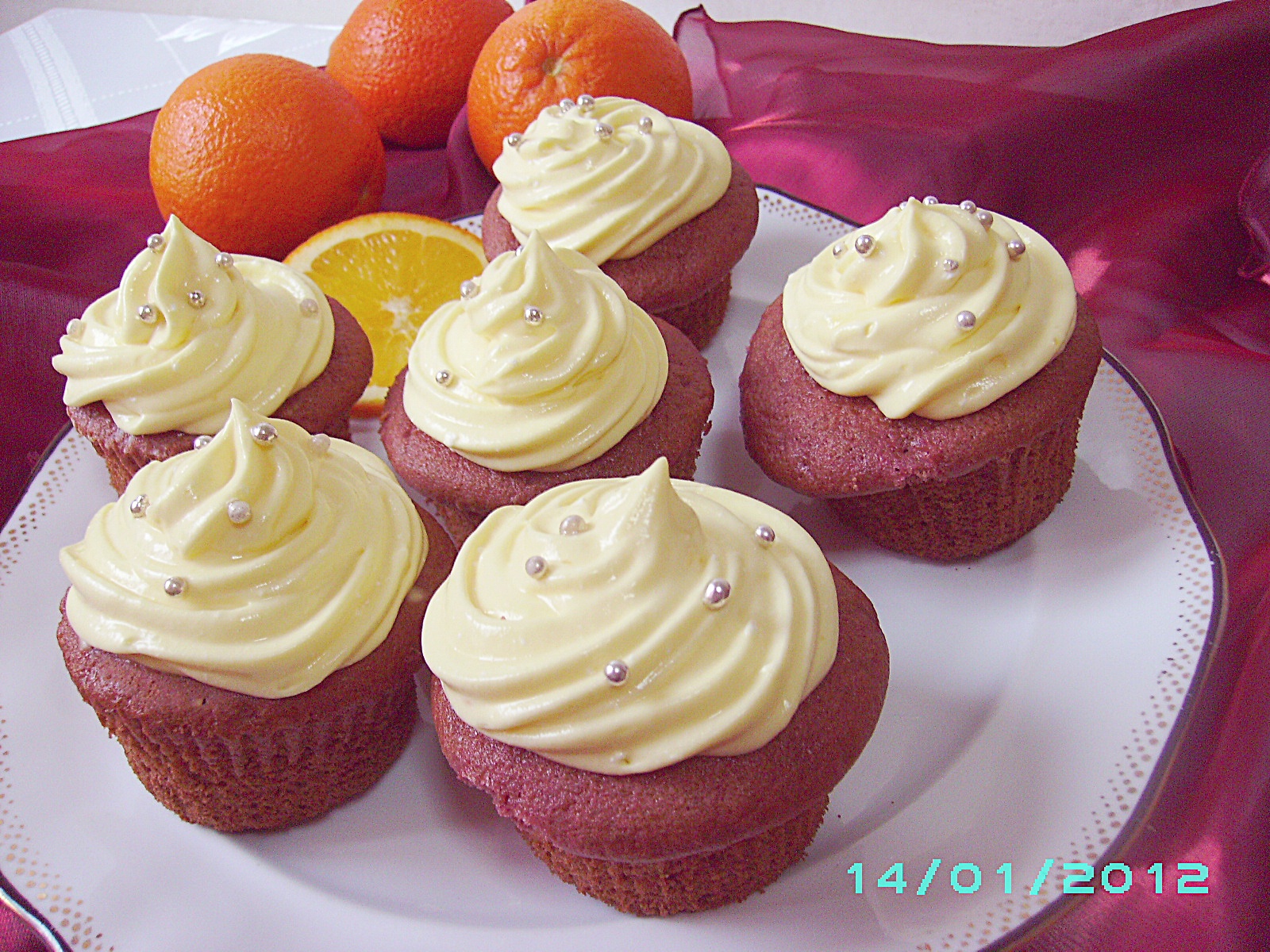 Red velvet cupcakes cu cremă de portocale