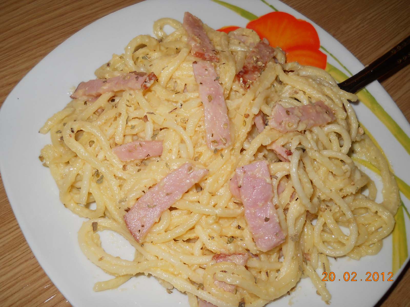 Spaghete carbonara, reţetă cu smantana