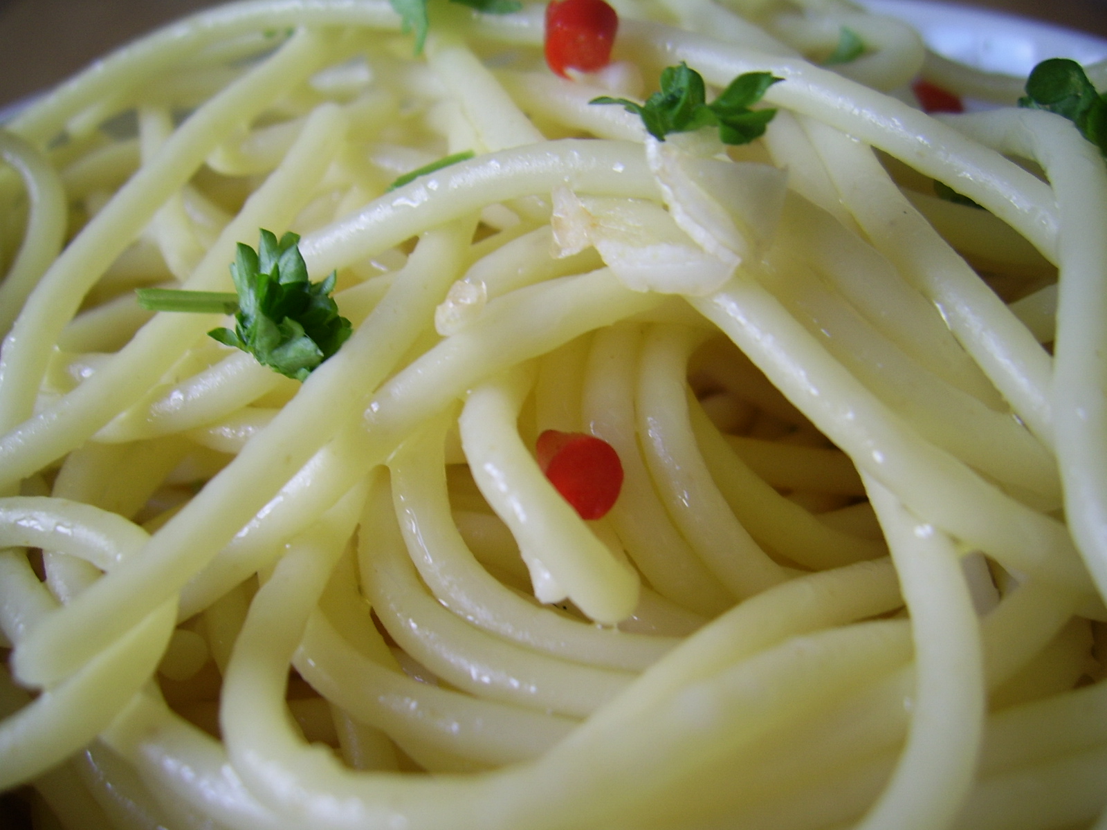 Spaghetti AOP (aglio, olio e peperoncino)