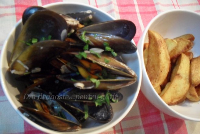 Midii marinate & Cartofi prăjiţi (Moules & Frites)