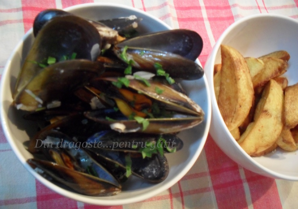 Midii marinate & Cartofi prăjiţi (Moules & Frites)