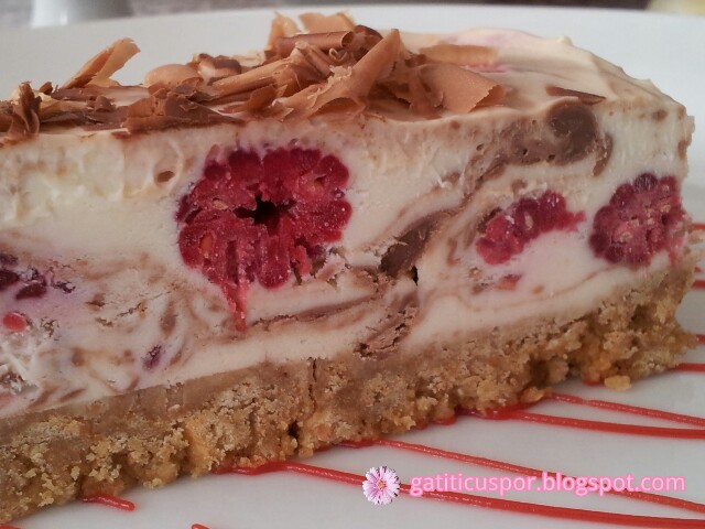 Cheesecake cu ciocolata si zmeura