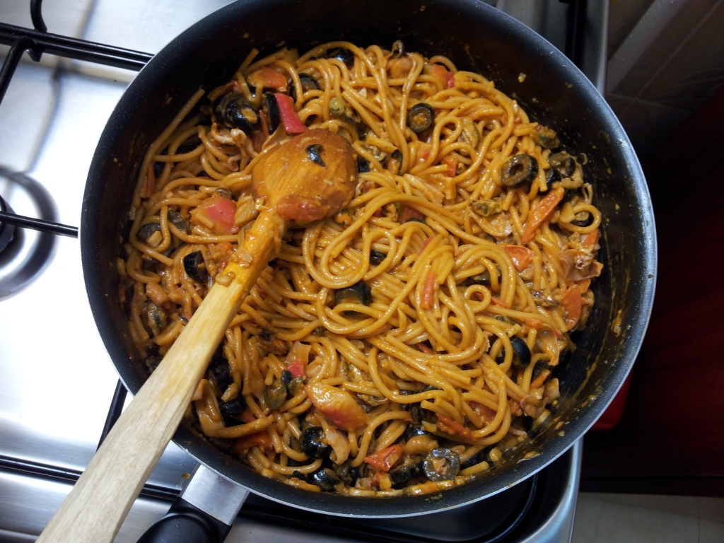 Spaghete negre sau cu peperocino cu fructe de mare