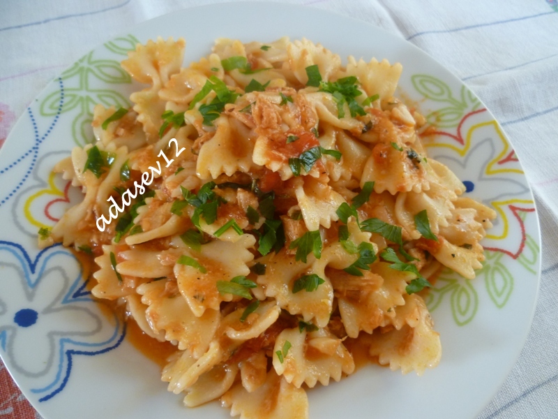 Farfalle cu ton