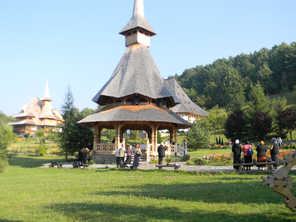 Maramures plai cu flori  - Manastirea Barsana