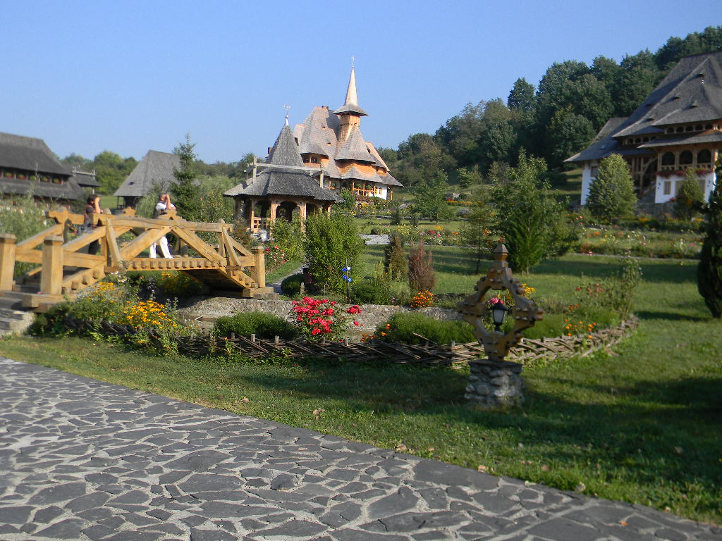 Maramures plai cu flori  - Manastirea Barsana