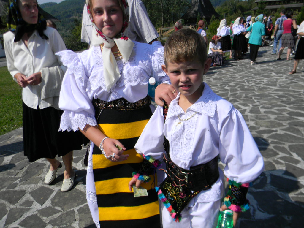 Maramures plai cu flori  - Manastirea Barsana