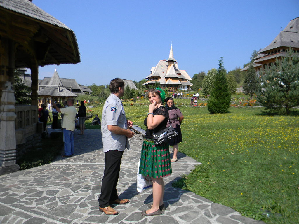 Maramures plai cu flori  - Manastirea Barsana