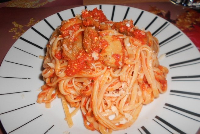 Spaghetti con funghi e sugo