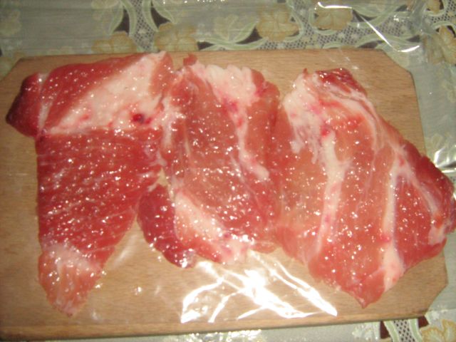 Rulouri de carne cu sos de cascaval si bere neagra