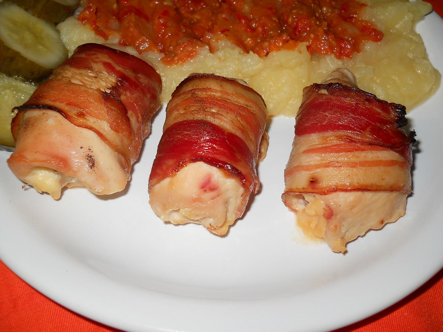 Rulouri de pui in bacon