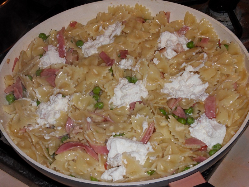 Farfalle cu ricotta si pancetta