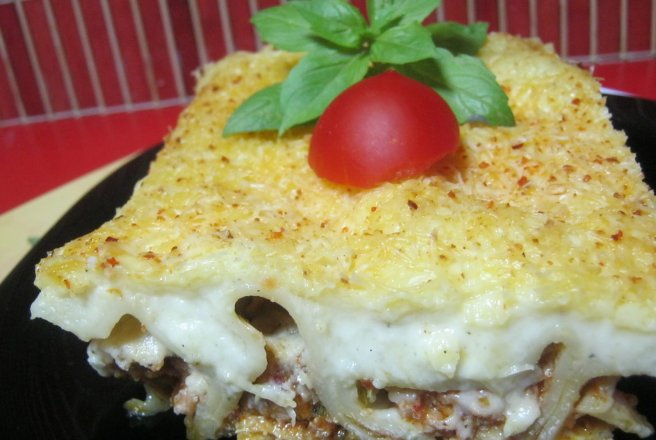 Cannelloni alla Bolognese cu sos Bechamel