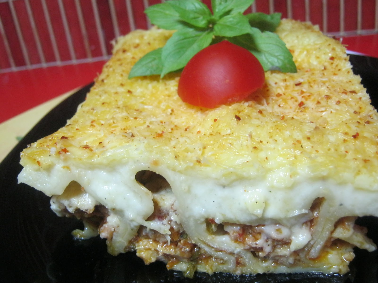 Cannelloni alla Bolognese cu sos Bechamel