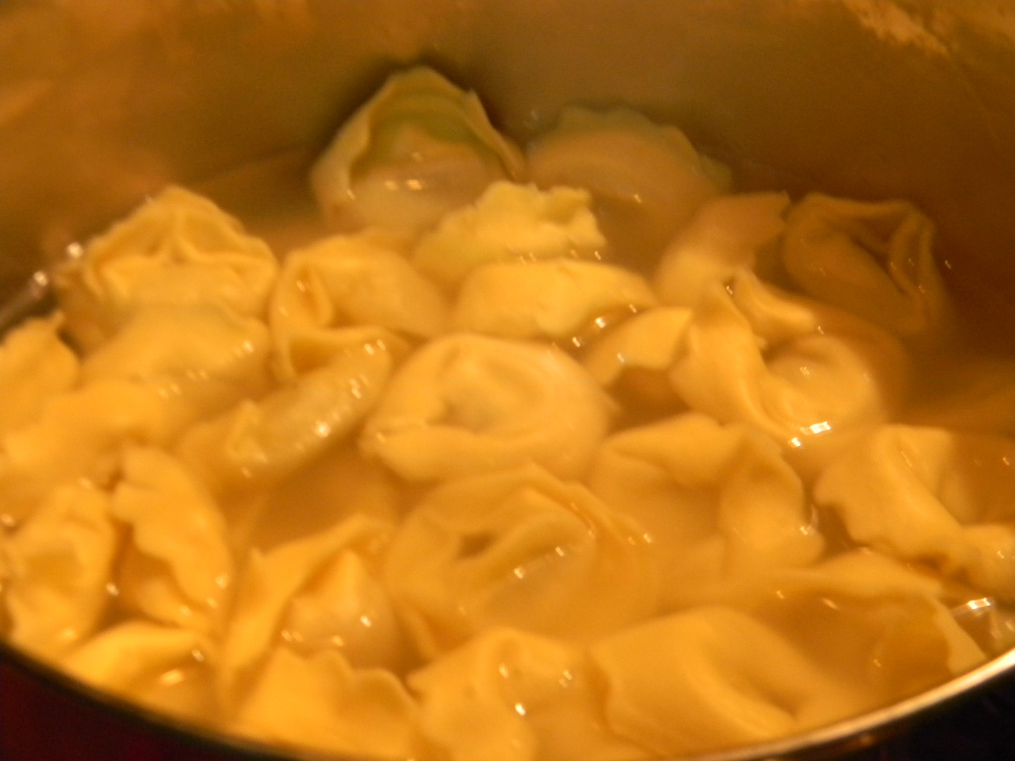 Tortellini cu sunca si busuioc