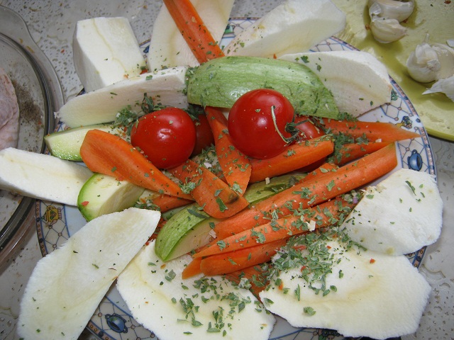 Pui cu legume la cuptor preparat in punga