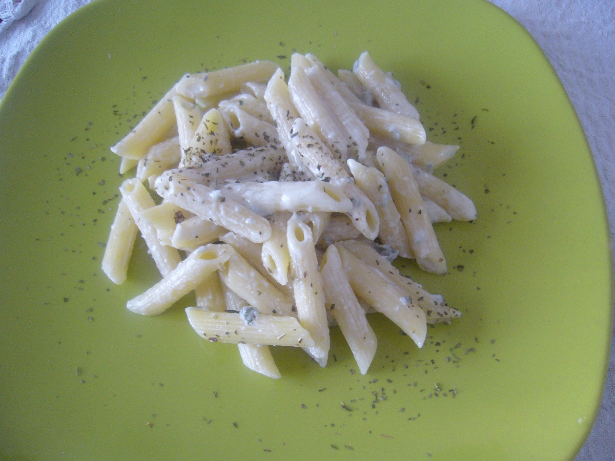 Penne cu sos gorgonzola