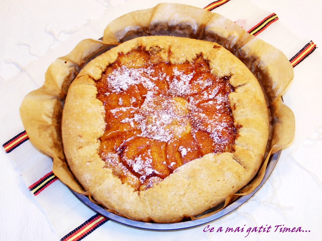 Crostata cu piersici si caise