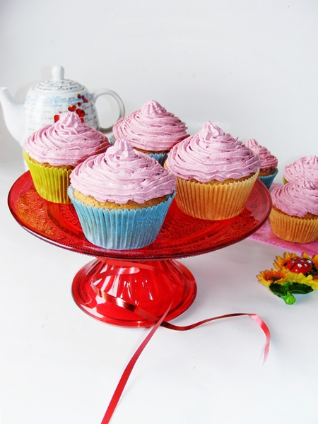 Cupcakes cu crema de visine