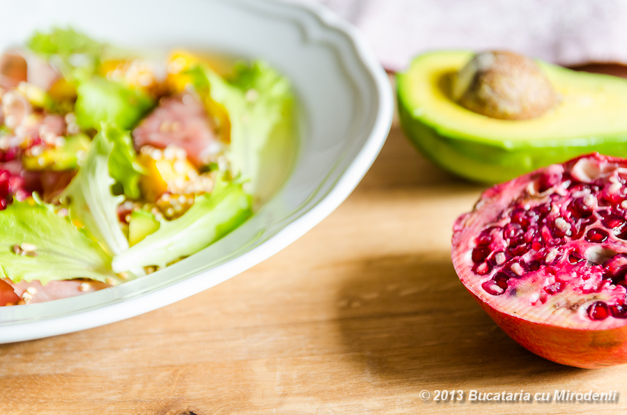 Salata exotica de quinoa cu avocado si mango